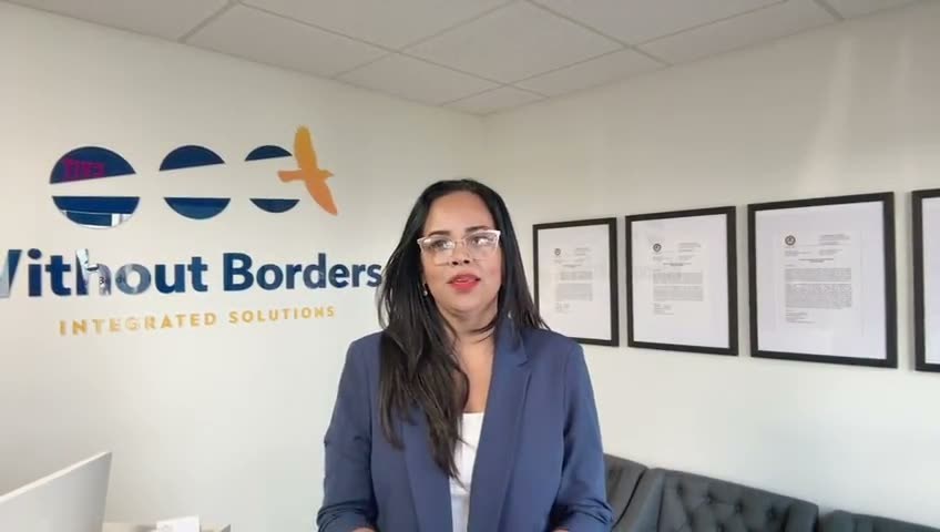 Adriana Backhaus, Presidente, Without Borders — Integrated Solutions, falando para a câmera no escritório